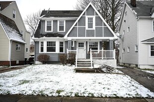 3337 Sylvanhurst Rd in Cleveland Heights, OH - Building Photo