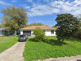 110 Barracuda Ave, Unit Single Family Home in Galveston, TX - Building Photo