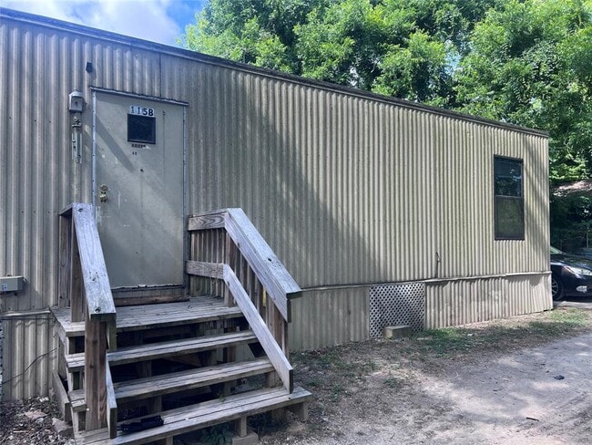 property at 115 W Mulberry Ave