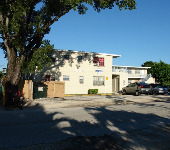 La Joila Apartments in Fort Lauderdale, FL - Building Photo - Building Photo