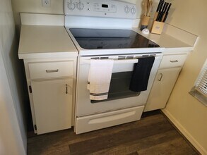 943 SE Mayo Dr in Crystal River, FL - Foto de edificio - Building Photo