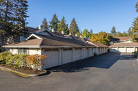 Meadowood Townhomes in Edmonds, WA - Foto de edificio - Primary Photo