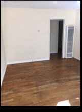 5853 Virginia Ave in Los Angeles, CA - Foto de edificio - Building Photo