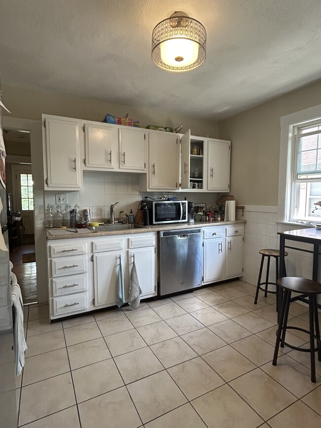 60 Litchfield St, Unit 2 in Boston, MA - Building Photo - Building Photo