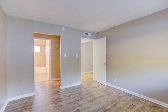 2220 Lake Rd, Unit C7 in Belmont, CA - Building Photo - Building Photo