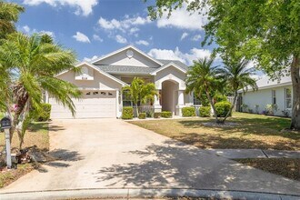 526 Village Dr in Tarpon Springs, FL - Building Photo - Building Photo