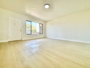 700 Glenway Dr in Inglewood, CA - Building Photo - Building Photo