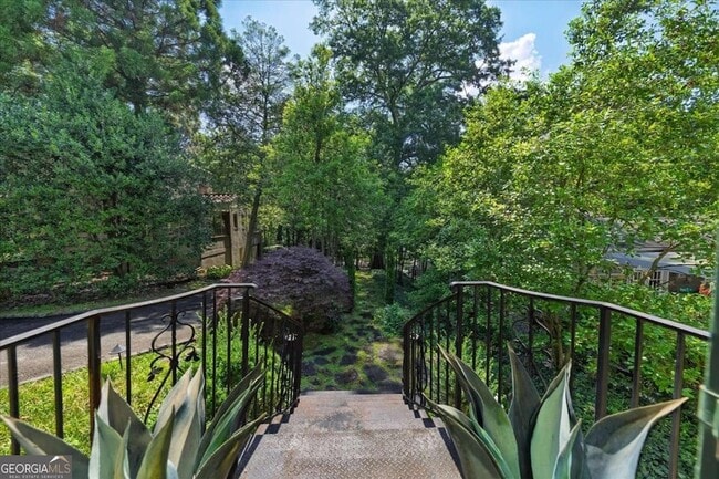 2538 Parkside Dr NE in Atlanta, GA - Foto de edificio - Building Photo