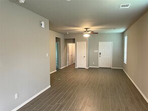 25456 Northpark Lake Dr in Porter, TX - Foto de edificio - Building Photo