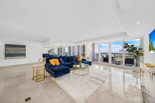 1717 N Bayshore Dr in Miami, FL - Building Photo