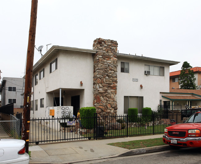 12623 Cranbrook Ave in Hawthorne, CA - Foto de edificio - Building Photo