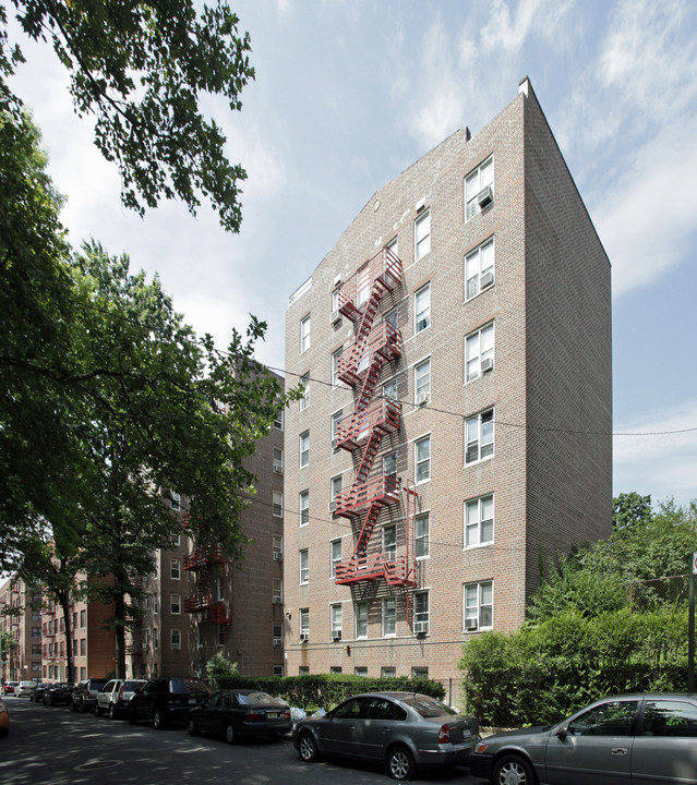 2275 Barker Ave in Bronx, NY - Foto de edificio