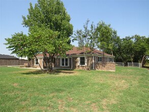 3316 Darby Ln in Denton, TX - Foto de edificio - Building Photo