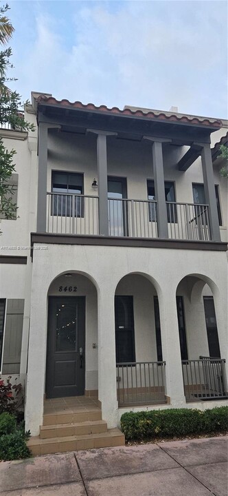 8462 NW 52nd St in Doral, FL - Building Photo