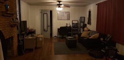 905 Louisville St, Unit RM #1 in Starkville, MS - Building Photo - Building Photo