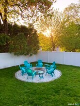 25 Rena Pl in Fairfield, CT - Building Photo - Building Photo