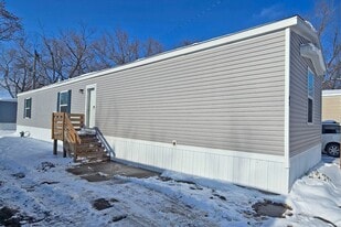 2128 S Riverside Dr in Iowa City, IA - Building Photo