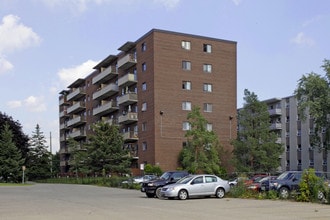 Clairmount Apartments in Brampton, ON - Building Photo - Building Photo