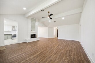 8302 Bee Meadow Ln in Missouri City, TX - Building Photo - Building Photo