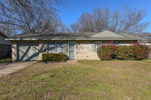 3304 Star St in Greenville, TX - Building Photo