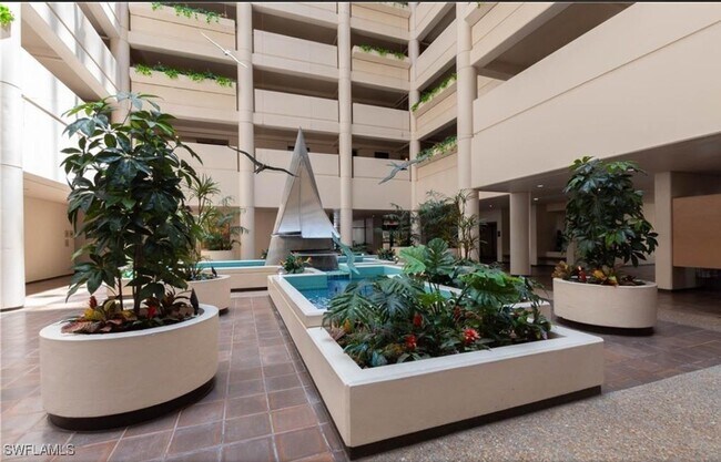 5260 S Landings Dr in Ft. Myers, FL - Building Photo - Building Photo