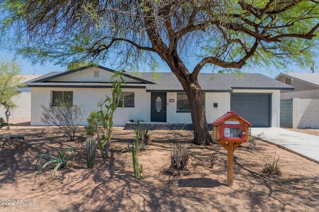 property at 822 W 18th St