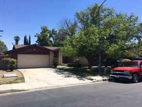 Teal Gardens in Bakersfield, CA - Building Photo - Building Photo