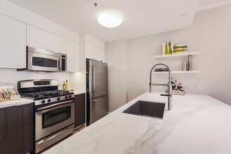 50 Lansing St, Unit 409 in San Francisco, CA - Building Photo - Building Photo