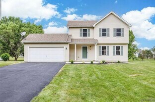 76 Alverstone Way in West Henrietta, NY - Building Photo