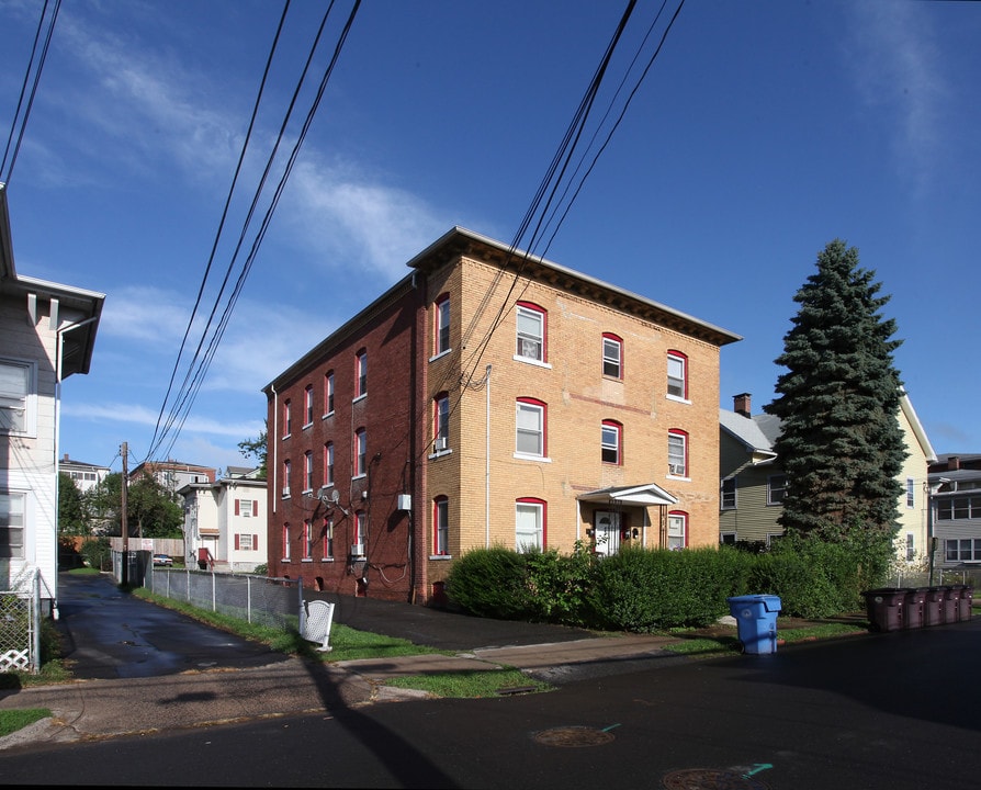 242 High St in New Britain, CT - Building Photo