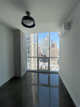 754 N Clark St, Unit 410 in Chicago, IL - Foto de edificio - Building Photo