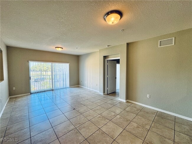 13180 Bella Casa Cir in Ft. Myers, FL - Building Photo - Building Photo