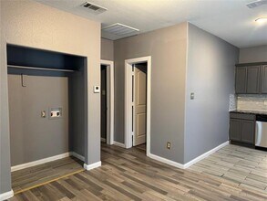 7315 Toland St in Dallas, TX - Building Photo - Building Photo