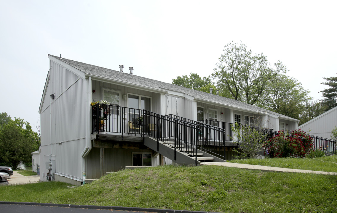 Villa Lago Apartments in St. Louis, MO - Foto de edificio