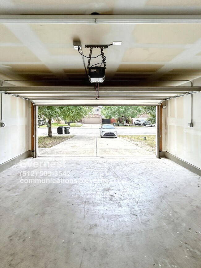 265 Tower Dr in Kyle, TX - Building Photo - Building Photo