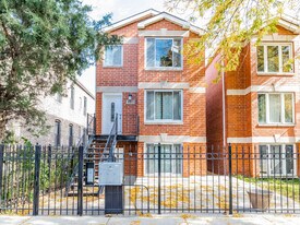 807 S Claremont Ave in Chicago, IL - Building Photo