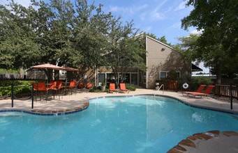 Brittany Square Apartments in Tulsa, OK - Building Photo - Building Photo