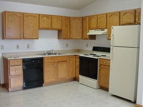 2711 Fairmont Ct in Troy, OH - Building Photo - Building Photo