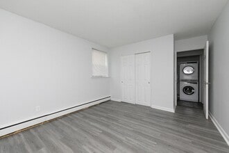 Longshore Apartments in Philadelphia, PA - Foto de edificio - Building Photo