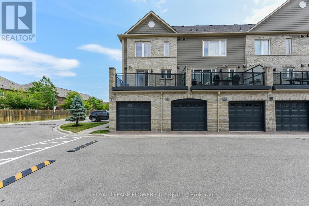 5035-5035 Oscar Peterson Blvd in Mississauga, ON - Building Photo