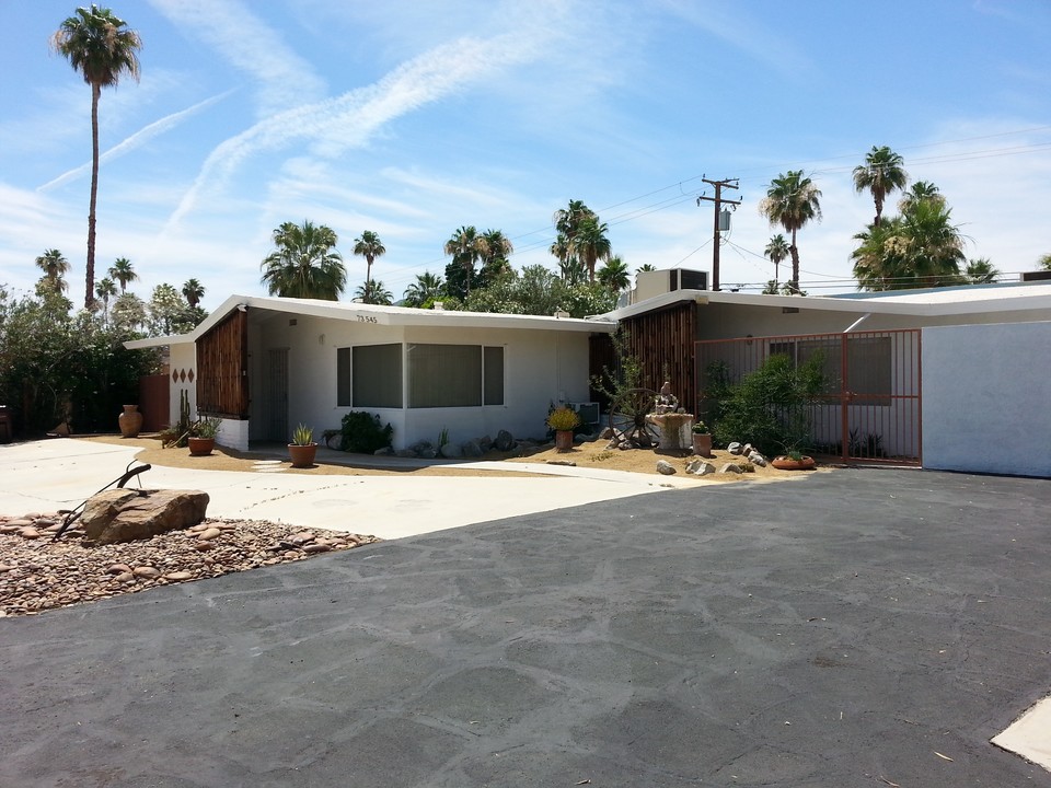 73545 Shadow Mountain Dr in Palm Desert, CA - Building Photo