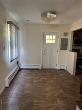 658 Wyngate Dr E in Valley Stream, NY - Building Photo - Building Photo