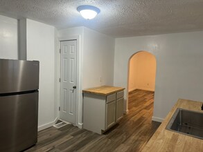 203 Roan Ave in Cadiz, OH - Foto de edificio - Building Photo