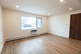 Admiral Apartments in Providence, RI - Building Photo - Building Photo