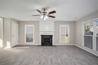 949 Briarleigh Ct in Lawrenceville, GA - Foto de edificio - Building Photo
