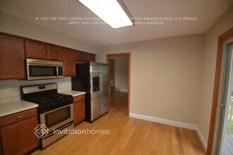 7897 Kingsview Ln N in Maple Grove, MN - Foto de edificio - Building Photo