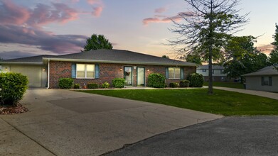 Wilshire Townhomes in Hopkinsville, KY - Building Photo - Building Photo