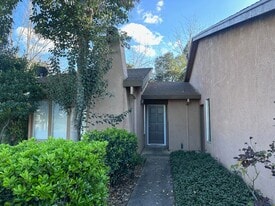 1136 Forestwood Dr in Yuba City, CA - Building Photo