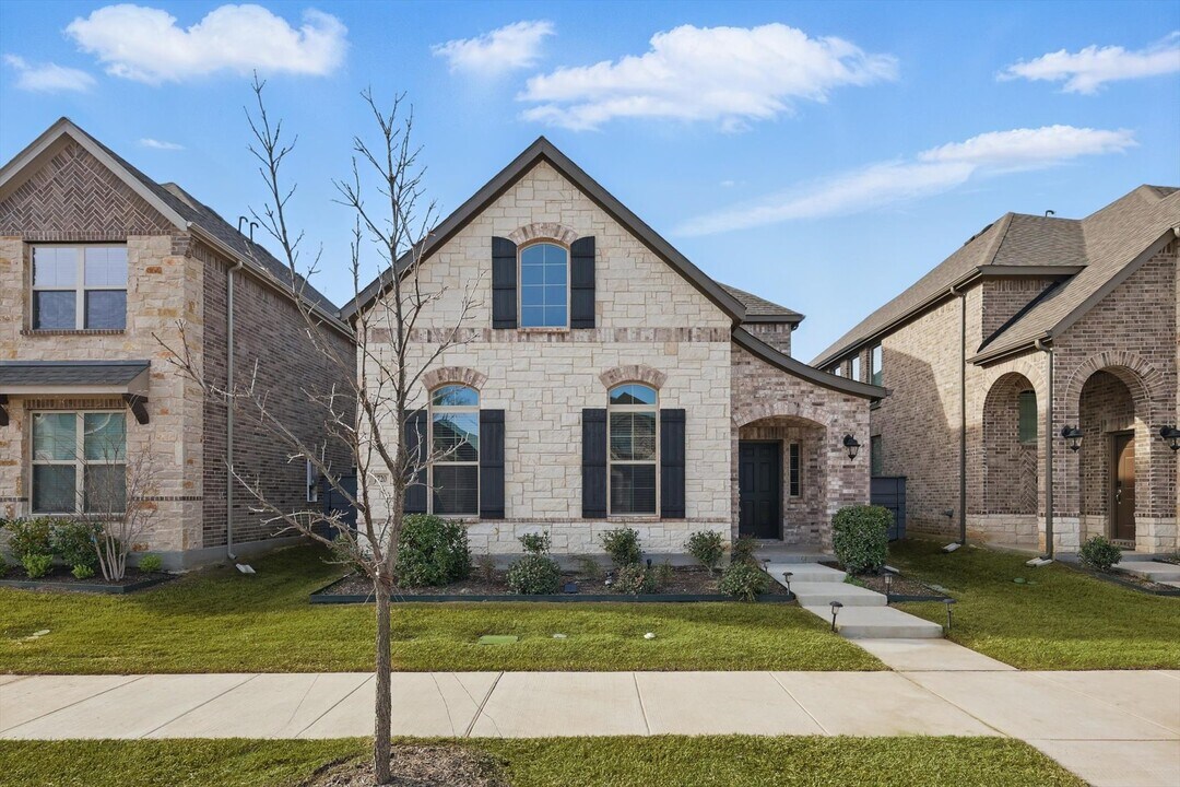 1720 Blakely Pl in Aubrey, TX - Building Photo