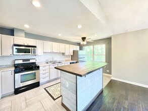 433 Gloria Ln in Oswego, IL - Building Photo - Building Photo